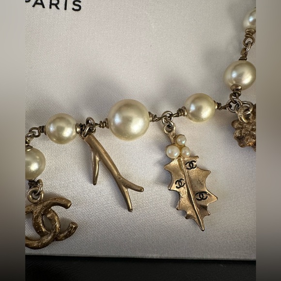Vintage CHANEL Fall Botanical Pearl Charm Choker Rare Goldtone ✨ 🐰🍂 - Picture 5 of 10